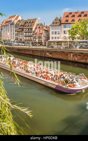 Bateau panorama de l'Europe sur la rivière Ill flotte batorama Banque D'Images