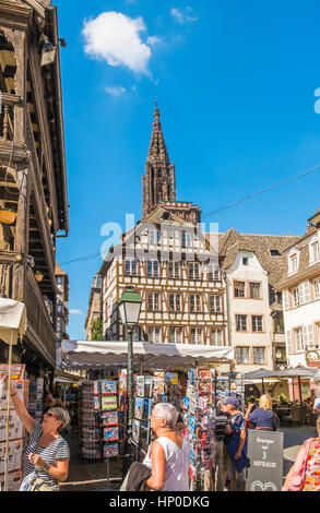 Scène de rue place du marché aux cochons de lait dans la région de strasbourgs centre historique de la ville, Strasbourg, Alsace, bas-rhin, france Banque D'Images