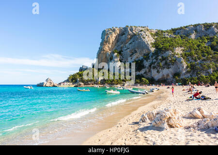 La plage de Cala Luna charmin au coucher du soleil, du golfe d'Orosei, parc national du Gennargentu, Nuoro Sardaigne, Italie Banque D'Images