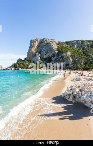 La plage de Cala Luna charmin au coucher du soleil, du golfe d'Orosei, parc national du Gennargentu, Nuoro Sardaigne, Italie Banque D'Images