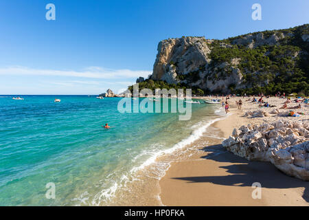 La plage de Cala Luna charmin au coucher du soleil, du golfe d'Orosei, parc national du Gennargentu, Nuoro Sardaigne, Italie Banque D'Images