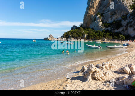 La plage de Cala Luna charmin au coucher du soleil, du golfe d'Orosei, parc national du Gennargentu, Nuoro Sardaigne, Italie Banque D'Images