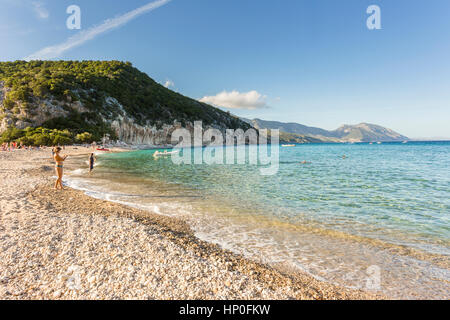 La plage de Cala Luna charmin au coucher du soleil, du golfe d'Orosei, parc national du Gennargentu, Nuoro Sardaigne, Italie Banque D'Images