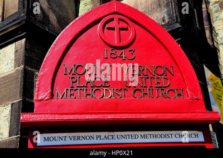 Baltimore, Maryland - Juillet 23, 2013 : Inscrivez-vous en face de la place historique 1843 Mount Vernon United Methodist Church Banque D'Images