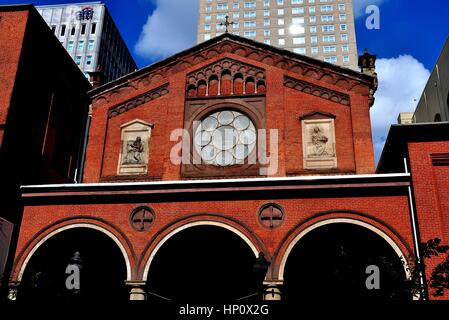 Baltimore, Maryland - Juillet 23, 2013 : 1854 Vieille Eglise Saint-Paul, conçu en style roman de Richard Upjohn Banque D'Images