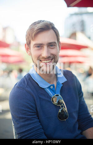 Man smiling, portrait Banque D'Images