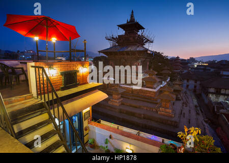 Katmandou, Népal - 16 décembre 2016 : : restaurant et vue sur templetaleju à Durbar Square, 16 décembre 2016 à Katmandou, Népal Banque D'Images