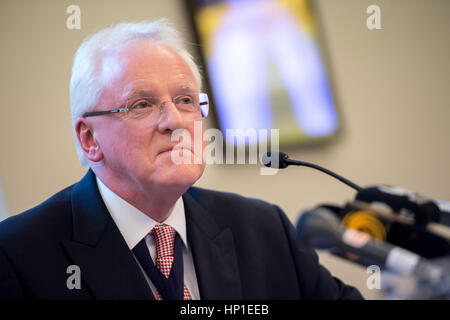 Hong Kong, Hong Kong SAR, Chine. Feb 17, 2017. Le maire de la ville de Londres parle avec les médias à propos du rôle de Londres continue post-Brexit le consulat britannique à Hong Kong, Hong Kong, Chine le 17 février 2017. Le Dr Andrew Parmley Lord Maire de la City de Londres visites Hong Kong. Credit : Jayne Russell/ZUMA/Alamy Fil Live News Banque D'Images