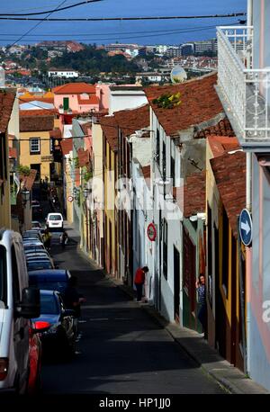 Teneriffa, Espagne. Déc 30, 2016. Route de montagne à forte pente à La Orotava sur l'île canarienne de Tenerife (Espagne), 30 décembre 2016. Utilisation dans le monde entier | Credit : dpa/Alamy Live News Banque D'Images