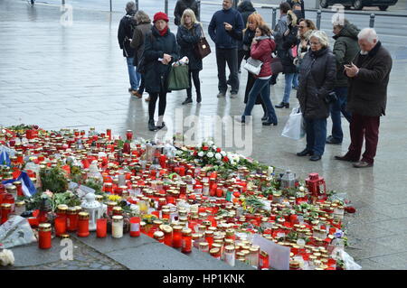 Berlin, Allemagne. Feb 17, 2017. Après deux mois à partir de l'attentat du marché de Noël toujours dans le deuil dans Breitscheidplatz à Berlin, Allemagne. Credit : Markku Rainer Peltonen/Alamy Live News Banque D'Images