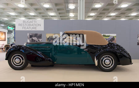 Olympia, Londres, Royaume-Uni. Feb 17, 2017. Automobile vente aux enchères historique juste et aperçu 24. Ultra-historique des voitures de luxe disponibles pour les propriétaires privés et les collectionneurs à la recherche d'investir dans une variété de voitures avec une vente aux enchères COYS le samedi 18 février. Credit : Malcolm Park editorial/Alamy Live News Banque D'Images