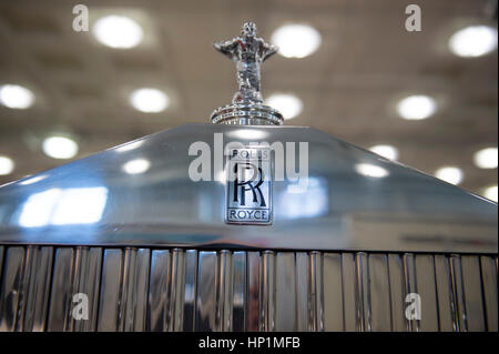 Olympia, Londres, Royaume-Uni. Feb 17, 2017. Automobile vente aux enchères historique juste et aperçu 24. Ultra-historique des voitures de luxe disponibles pour les propriétaires privés et les collectionneurs à la recherche d'investir dans une variété de voitures avec une vente aux enchères COYS le samedi 18 février. Photo : 1937 Rolls Royce Phantom III, estimation £115 000-£125 000. Credit : Malcolm Park editorial/Alamy Live News Banque D'Images