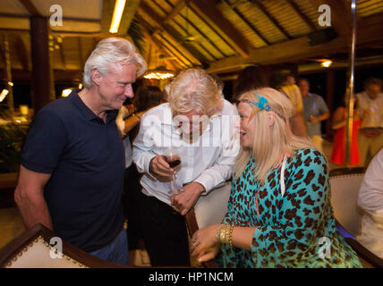 L'île de Neckar, Amérique, Iles Vierges britanniques. 17 novembre, 2014. Patricia Borg Bjorn Borg et parler avec leur hôte, Sir Richard Branson lors de la première soirée de la Coupe 2014 Necker événement. Credit : Mark Greenberg/ZUMA/Alamy Fil Live News Banque D'Images