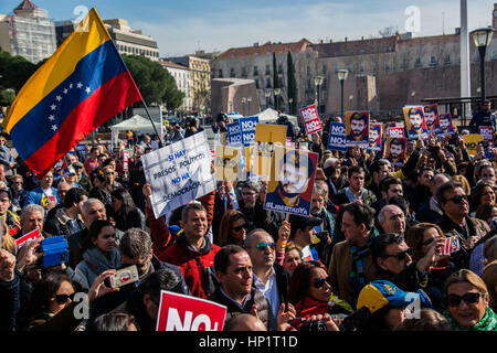 Madrid, Espagne. 16Th Jun 2017. Personnes qui protestaient pour réclamer la libération de Leopoldo Lopez et prisonniers politiques Crédit : Marcos del Mazo/Alamy Live News Banque D'Images