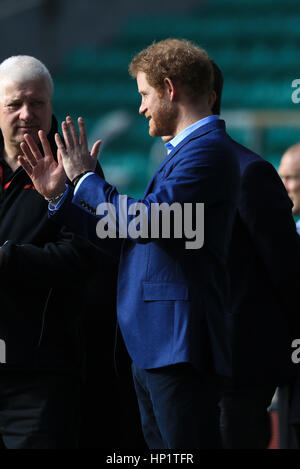 Le prince Harry, Patron de la Rugby Football Union (RFU) assiste à une séance de formation du Rugby au stade de Twickenham, Londres. Banque D'Images