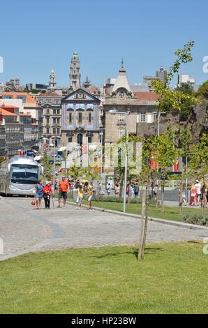 Avenue Afonso Henriques à Porto, Portugal Banque D'Images