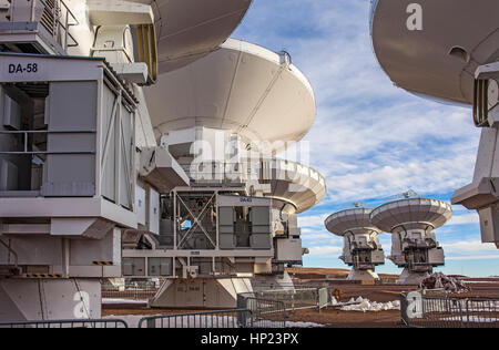 L'observatoire ALMA, Antennes en plaine de Chajnantor, 5000 mètres d'altitude,tableau Site Opérations (SAO), Désert d'Atacama. Region de Antofagasta. Chili Banque D'Images