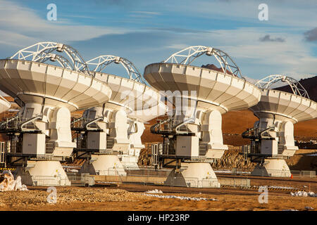 L'observatoire ALMA, Antennes en plaine de Chajnantor, 5000 mètres d'altitude,tableau Site Opérations (SAO), Désert d'Atacama. Region de Antofagasta. Chili Banque D'Images