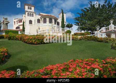 Jardins en terrasses MUSEO CASTILLO SERRALLES (©PEDRO ADOLFO DE CASTRO 1930) EL VIGIA HILL PONCE PUERTO RICO Banque D'Images