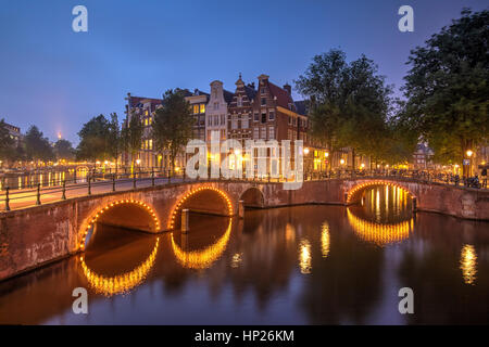 Les canaux traditionnels à Amsterdam, Pays-Bas Banque D'Images