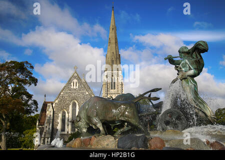 L'église Saint Alban (Den engelske kirke) et la fontaine à Copenhague, Danemark Banque D'Images