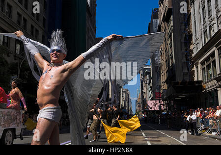 Défilé annuel de la Gay pride.Cinquième Avenue, New York City, USA Banque D'Images
