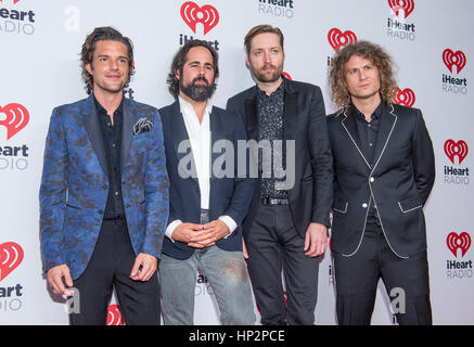 L-R) Brandon Flowers, Ronnie Vannucci Jr., Mark Stoermer et Dave Keuning des tueurs assiste au iHeartRadio Music Festival 2015 à Las Vegas. Banque D'Images