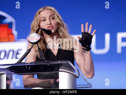 Madonna parle aux médias lors d'une conférence de presse pour le Super Bowl XLVI half time show à Indianapolis, le 2 février 2012. Photo par Francis Specker Banque D'Images