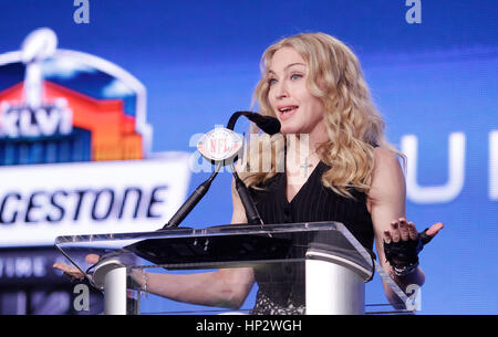 Madonna parle aux médias lors d'une conférence de presse pour le Super Bowl XLVI half time show à Indianapolis, le 2 février 2012. Photo par Francis Specker Banque D'Images