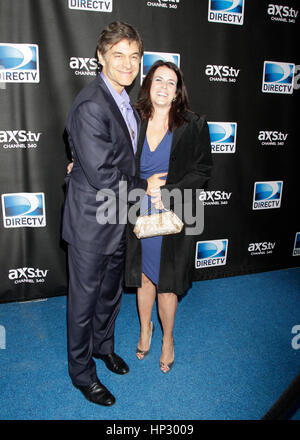 Le Dr Mehmet Oz et sa femme enceinte, Lisa, arrivent pour le Directv Super Saturday Night party le 2 février 2013, à la Nouvelle Orléans, Louisiane. Photo par Francis Specker Banque D'Images