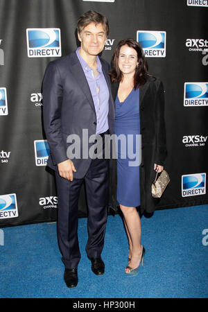 Le Dr Mehmet Oz et sa femme enceinte, Lisa, arrivent pour le Directv Super Saturday Night party le 2 février 2013, à la Nouvelle Orléans, Louisiane. Photo par Francis Specker Banque D'Images