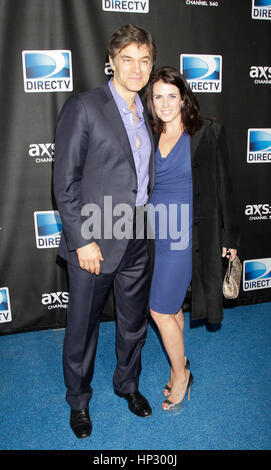 Le Dr Mehmet Oz et sa femme enceinte, Lisa, arrivent pour le Directv Super Saturday Night party le 2 février 2013, à la Nouvelle Orléans, Louisiane. Photo par Francis Specker Banque D'Images