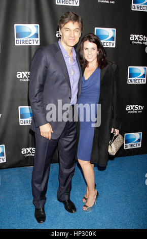 Le Dr Mehmet Oz et sa femme enceinte, Lisa, arrivent pour le Directv Super Saturday Night party le 2 février 2013, à la Nouvelle Orléans, Louisiane. Photo par Francis Specker Banque D'Images