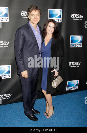 Le Dr Mehmet Oz et sa femme enceinte, Lisa, arrivent pour le Directv Super Saturday Night party le 2 février 2013, à la Nouvelle Orléans, Louisiane. Photo par Francis Specker Banque D'Images