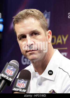 Baltimore Ravens entraîneur-chef John Harbaugh parle aux journalistes à le Super Bowl XLVII Journée des médias le 29 janvier 2013, à la Nouvelle Orléans, Louisiane. Photo par Francis Specker Banque D'Images