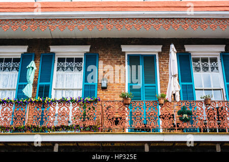 Balcon dans le quartier français, de la Nouvelle Orléans, Louisiane. Banque D'Images