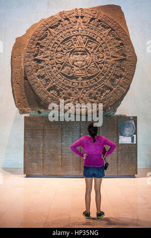 'Piedra del Sol' (Pierre du Soleil), la civilisation aztèque, Musée National d'anthropologie. La ville de Mexico. Le Mexique Banque D'Images