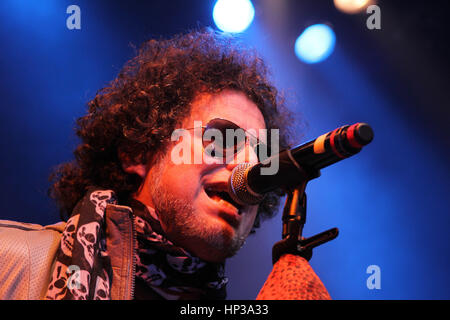 Andres Calamaro Performing Banque D'Images