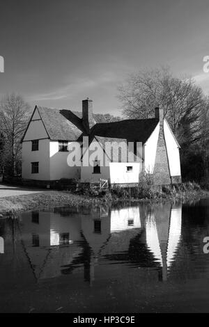 Willy Lotts Cottage, rivière Stour, Moulin de Flatford, comté de Suffolk, Angleterre célèbre pour l'utilisation dans les gendarmes de la peinture de John Hay Wain. Banque D'Images