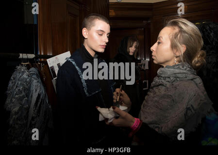 Londres, Royaume-Uni. 16Th Jun 2017. CECI's fashion show AW17 à Londres, au cours de la mode du Scoutisme Fashion Week. Créateur de bijoux et vêtements Cecilia Chang's marque éponyme a été fondée à New York en 2014. L'étiquette est connue pour son ample et propre silhouette esthétique. Credit : Alberto Pezzali/Pacific Press/Alamy Live News Banque D'Images