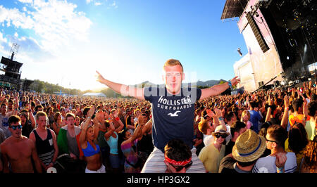 BENICASSIM, ESPAGNE - 20 juillet : foule lors d'un concert au Festival de Musique le 20 juillet 2014 à Benicassim, Espagne. Banque D'Images