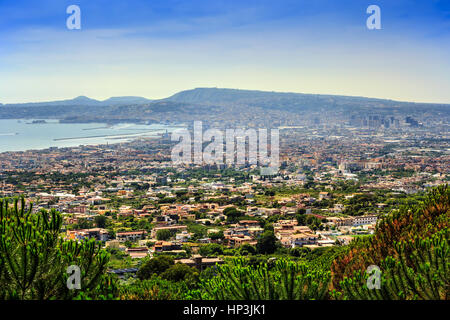 Cityscape pris dans le volcan Vésuve, Naples, Campanie, Italie Banque D'Images