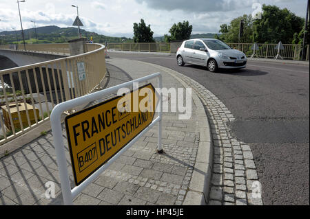 Vue sur le village de Schengen, Schengen est une localité allemande situé dans East-Luxembourg bordier. Cette année 2010 est le 25e anniversaire de la S Banque D'Images