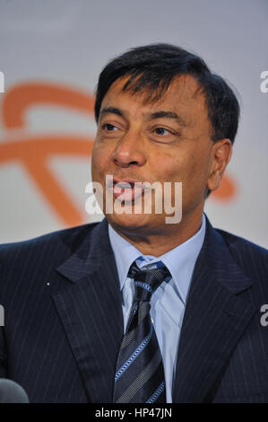 Luxembourg 08.02.2011. Président et chef de la direction d'ArcelorMittal, Lakshmi Mittal au cours résultats conférence de presse à la société headquarte Banque D'Images