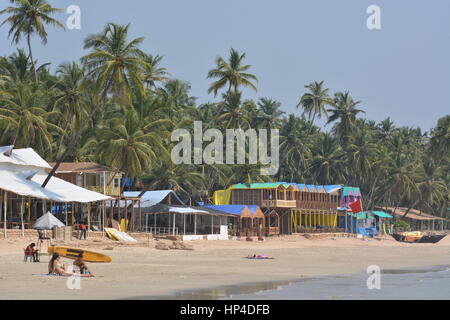 Palolem, Inde - le 21 octobre 2015 - Office de l'Inde et de la marche et de la baignade à la plage de Palolem, Goa. Banque D'Images