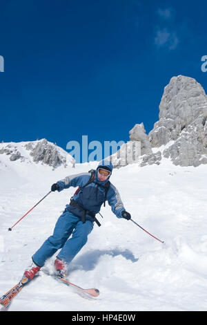 Parution - Skifahrer modèle , skieur Banque D'Images