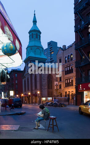 Chinatown. Mott St. église de la transfiguration,New York City, USA Banque D'Images