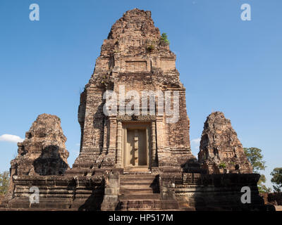 Mebon Oriental, Siem Reap, Cambodge - érigé par Rajendravarman II est gardé par quatre éléphants dans la base Banque D'Images