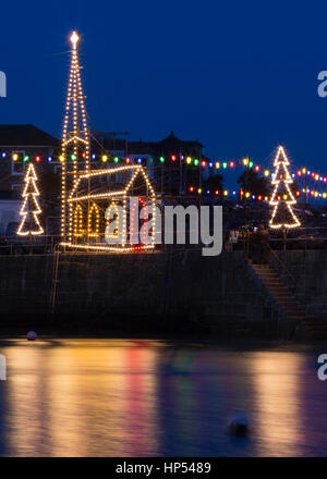 Mousehole, Lumières de Noël, Cornwall, England, UK Banque D'Images