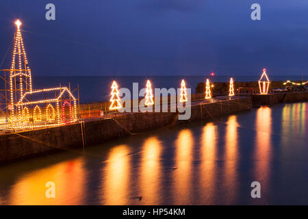 Lumières de Noël Mousehole, Cornwall, England, UK Banque D'Images